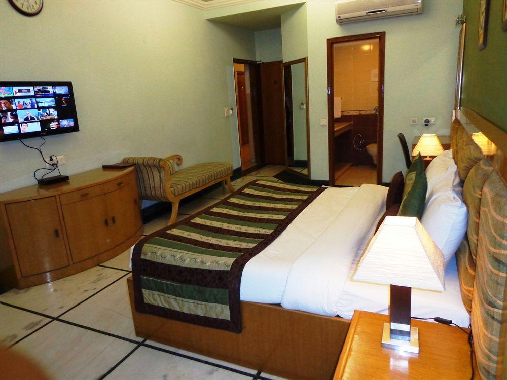 Hotel Singh Sahib Delhi  Exterior photo