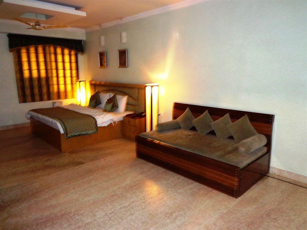 Hotel Singh Sahib Delhi  Exterior photo
