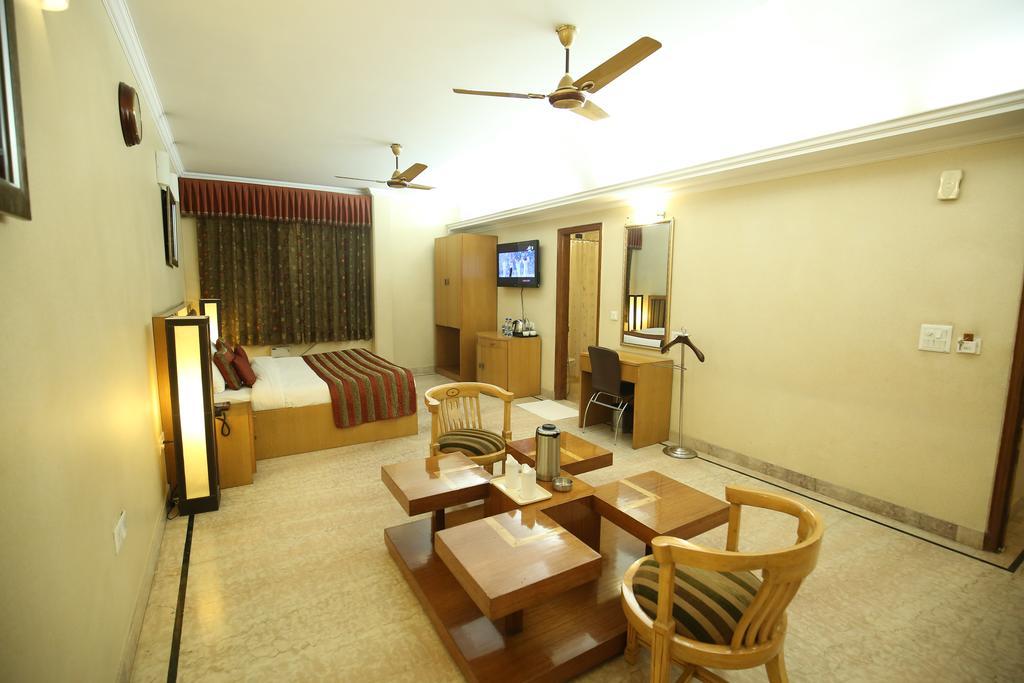 Hotel Singh Sahib Delhi  Exterior photo