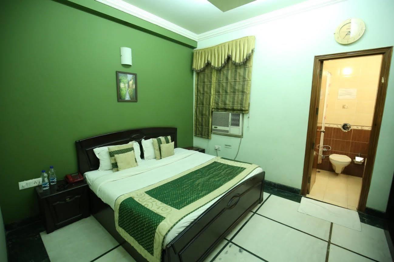 Hotel Singh Sahib Delhi  Exterior photo