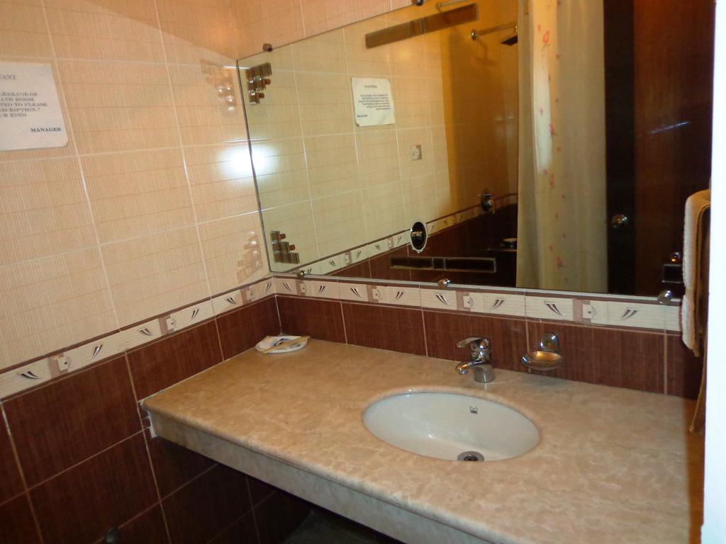 Hotel Singh Sahib Delhi  Room photo